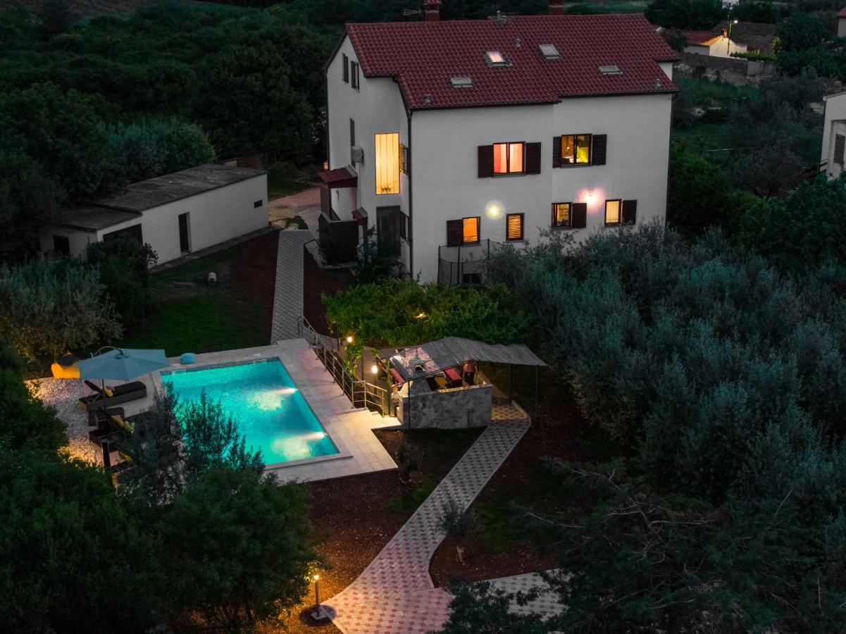 Holiday Home Mara Fondole Esterno foto